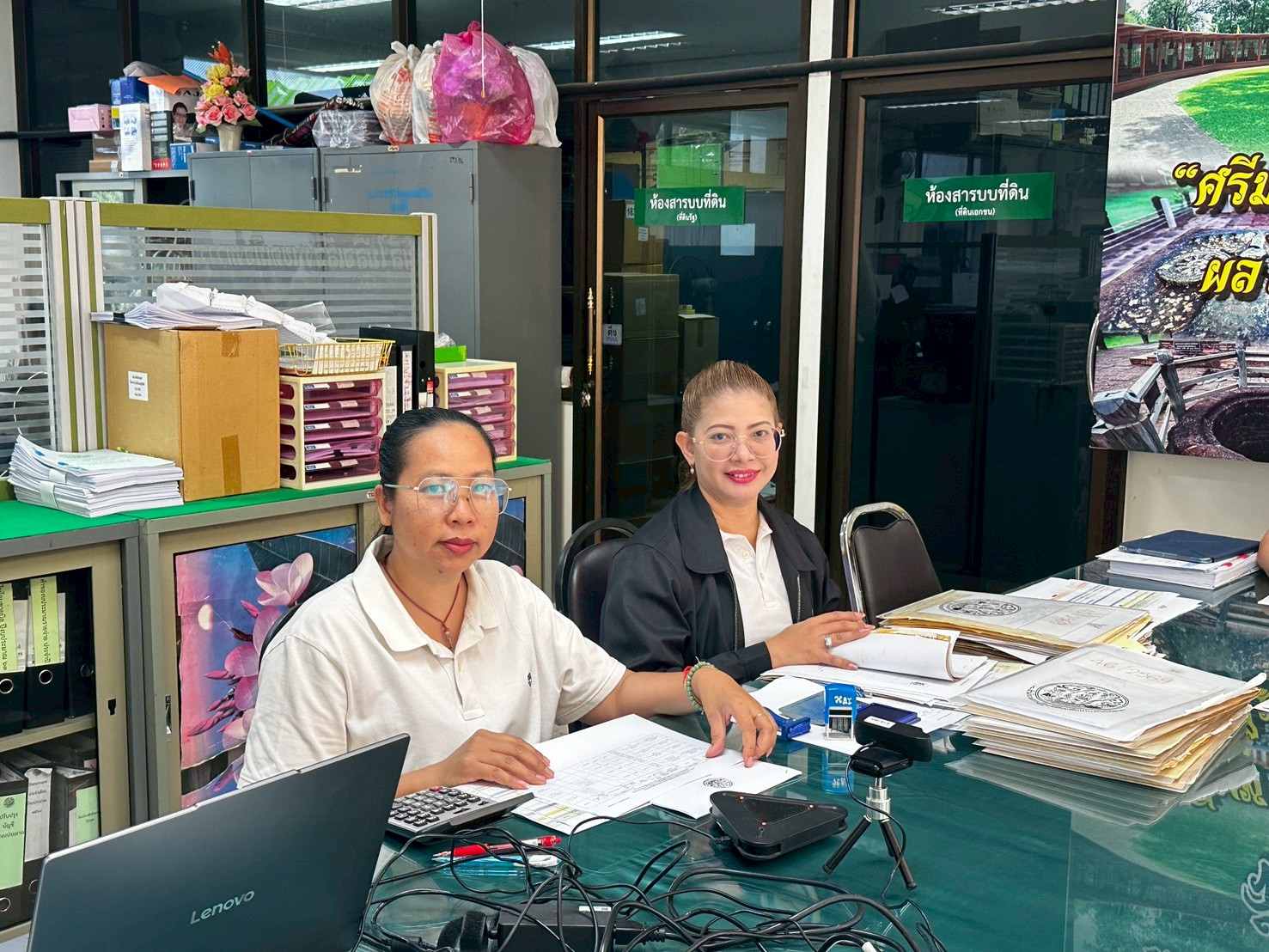 title - วันที่ 18 มีนาคม 2569 เวลา 09.00 น. นายวิทูล ประดิษฐบุญ ปฏิรูปที่ดินจังหวัดปราจีนบุรี  พร้อมด้วย เจ้าหน้าที่ ส.ป.ก.ปราจีนบุรี เข้าร่วมการอบรม เรื่อง “การสร้างความตระหนักรู้ด้านความมั่นคงปลอดภัยไซเบอร์ สำหรับเจ้าหน้าที่ ส.ป.ก.” โดยมีวัตถุประสงค์เพื่อเสริมสร้างความรู้ ความเข้าใจ และทักษะด้านความมั่นคงปลอดภัยไซเบอร์ ตลอดจนเพื่อให้ผู้เข้าร่วมอบรมสามารถนำความรู้ไปประยุกต์ใช้ ในการปฏิบัติงาน และในชีวิตประจำวัน ผ่านระบบประชุมทางไกล GDCC Space Plus  